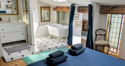 Typical Bordeaux House 1850 – Spacious, well-equipped, near Bordeaux, with gym and pool table