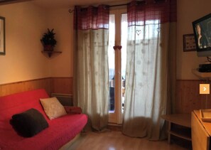TV - Studio 'Val d'Allos Mercantour' with Mountain View, Balcony and Wi-Fi (Allos)
