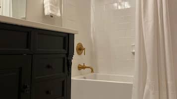 Chambre Simple, vue jardin | Salle de bain