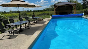 Sæsonbestemt udendørs pool