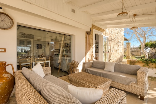 Villa 'Camera 1' with Sea View, Private Pool and Wi-Fi