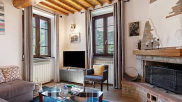 Fernseher, Kamin