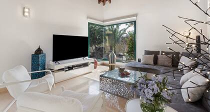 El Refugio Vacation Home with Mountain Views, Private Pool, and Wi-Fi