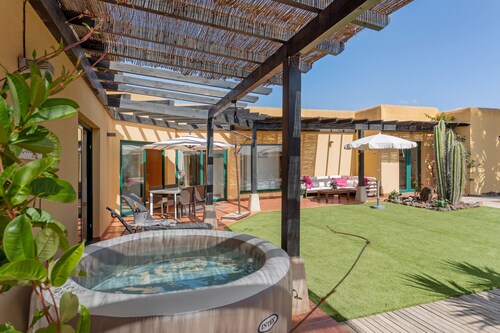 El Refugio Vacation Home with Mountain Views, Private Pool, and Wi-Fi