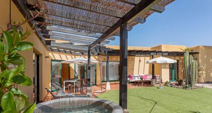 El Refugio Vacation Home with Mountain Views, Private Pool, and Wi-Fi