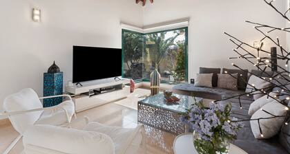 El Refugio Vacation Home with Mountain Views, Private Pool, and Wi-Fi