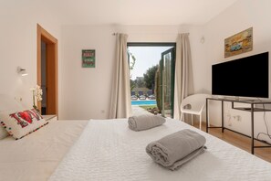 3 bedrooms, iron/ironing board, free WiFi, bed sheets - El Refugio Vacation Home with Mountain Views, Private Pool, and Wi-Fi (La Oliva)