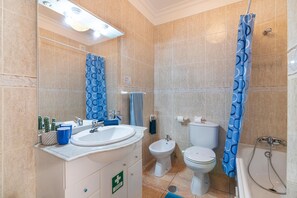 淋浴设施、吹风机、毛巾