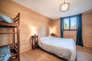 1 bedroom, desk, free WiFi, bed sheets