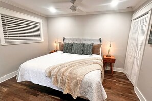 1 bedroom, desk, iron/ironing board, WiFi