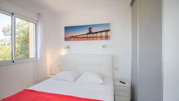 3 slaapkamers, een strijkplank/strijkijzer, gratis wifi, beddengoed