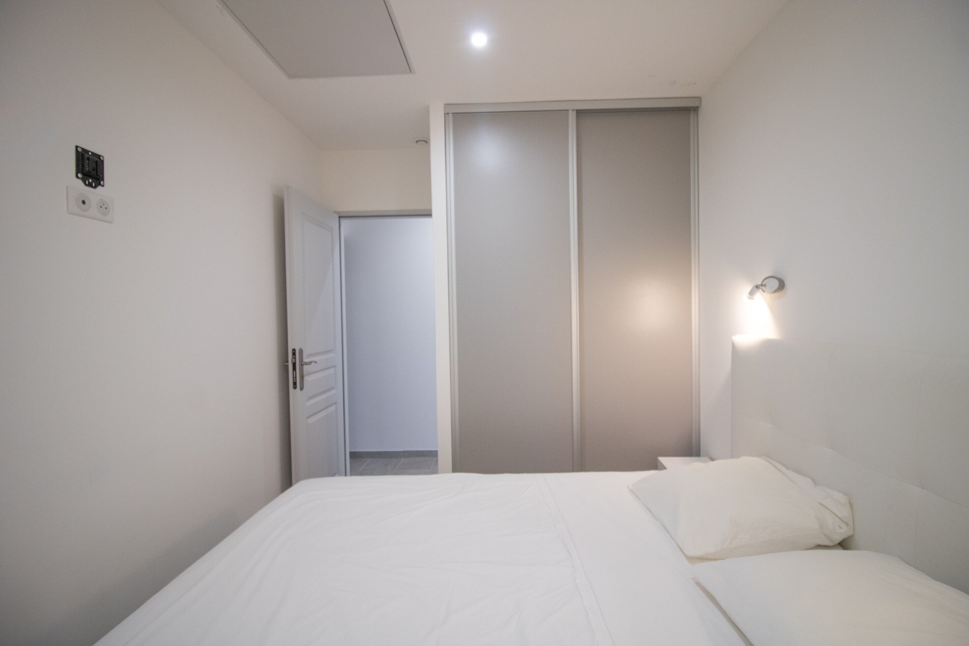 5 bedrooms, iron/ironing board, free WiFi, bed sheets
