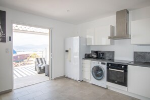 Kühlschrank, Mikrowelle, Ofen, Herdplatte