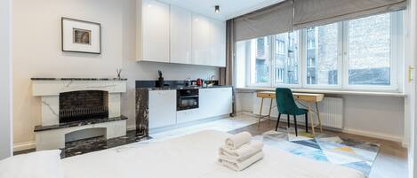 Iron/ironing board, WiFi, bed sheets