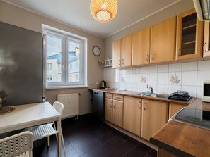 雪櫃、微波爐、焗爐、爐具