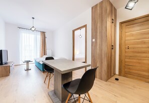 1 bedroom, iron/ironing board, WiFi, bed sheets - Chorzów Inviting Apartment (Chorzów)