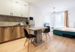 Dining - Chorzów Inviting Apartment (Chorzów)