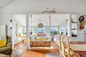 Smart TV - Beach Bettie's - Serene, charming cottage located on the Chesapeake Bay! (Cape Charles)