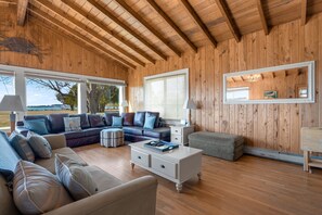 テレビ、テーブルサッカー台