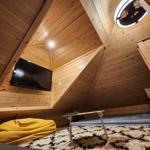 5 bedrooms, desk, free WiFi, bed sheets