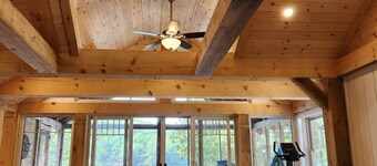 4 Bedroom, 2 Bath Lakefront new renovated cottage in Muskoka