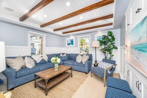 TV - Pristine Property, Remodeled, Steps to Dining and Water (Newport Beach)