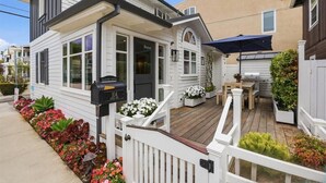Exterior detail - Pristine Property, Remodeled, Steps to Dining and Water (Newport Beach)