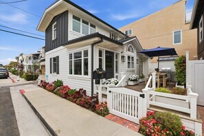 Exterior - Pristine Property, Remodeled, Steps to Dining and Water (Newport Beach)