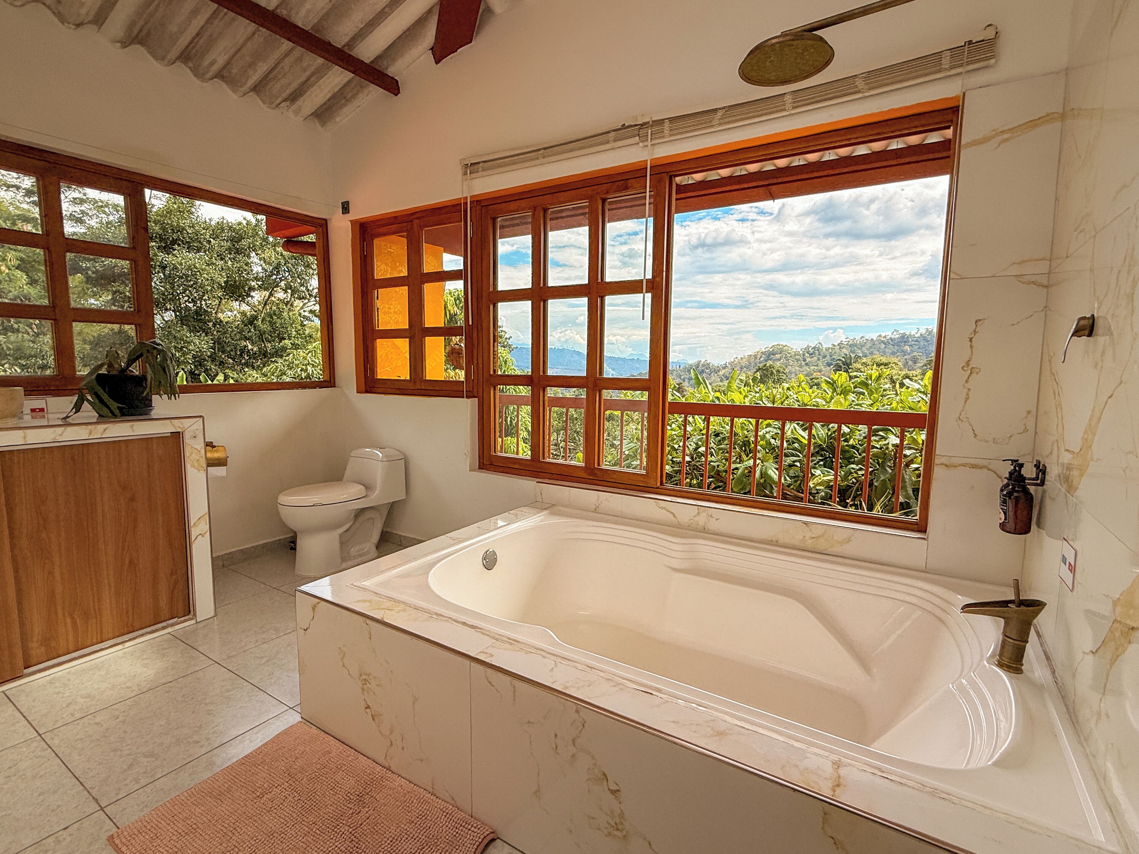 Superior-Suite, Balkon, Talblick | Badezimmer