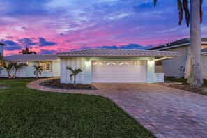 Exterior - Adventures, Heated Private Pool and Gulf Access - Ocean Mist - Roelens (Fort Myers Beach)