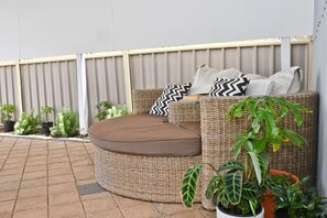 Terrace/patio - Absolute Beachfront Escape. Sleeps 11. Ocean views + Outdoor Bath. Pet Friendly (Port Broughton)