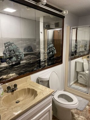 Bathroom - Riverfront - Cozy Loft Cottage (Zanesville)