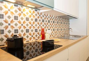 Kühlschrank, Ofen, Herdplatte, Geschirrspüler