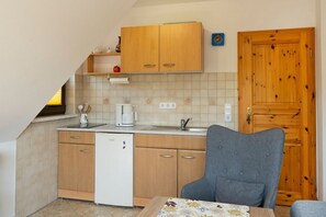 Interior - Haus Ahrens Apartment 4 - Comfortable vacation apartment with balcony and garden view in the (Zingst (Ostseeheilbad))