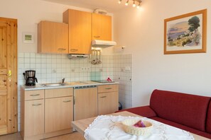 Unclassified image, 5 of 13, button