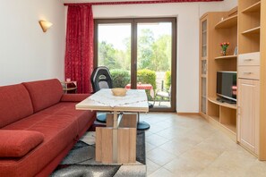 TV, stereo - Haus Ahrens apartment 2 - relaxation and adventure: your vacation apartment on the (Zingst (Ostseeheilbad))