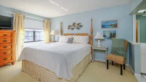 3 bedrooms, desk, iron/ironing board, free WiFi - GULF BEACH VIEW w/ Heated Pool,  FREE WiFi & Trolley, Great Sunsets! (Holmes Beach)