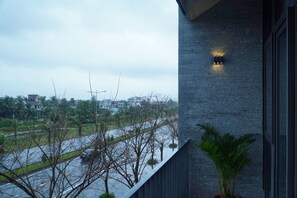 Deluxe Apartment, City View | Balcony - Homey Stay - Cua Dai Hoi An (Da Nang)