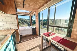 1 غرفة نوم ومكواة/لوح كي وواي فاي وملاءات أسرّة