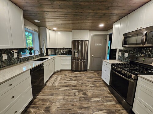 COUNTRY COMFORT, CITY CONVENIENCE, CREATIVE INSPIRATION