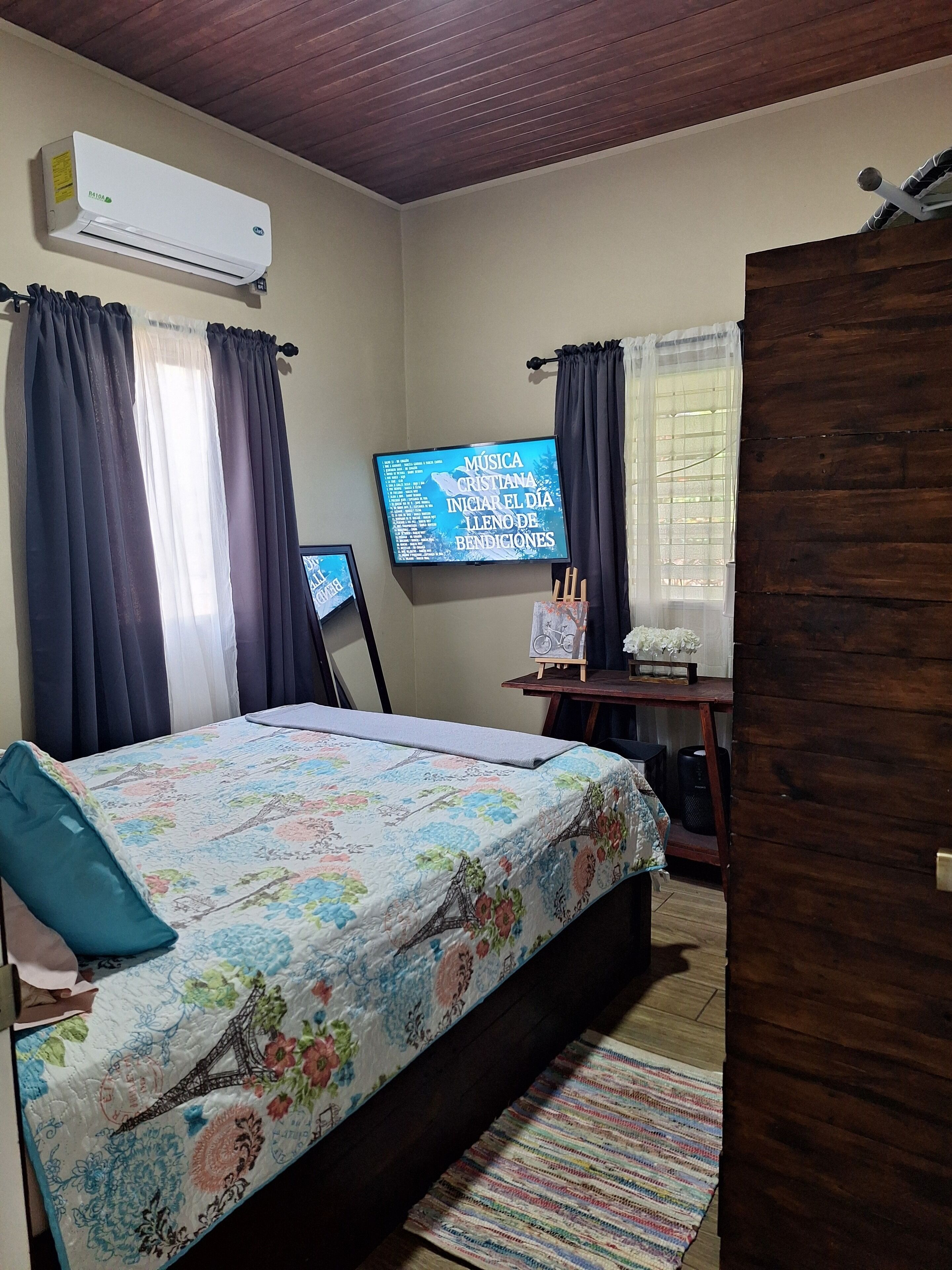 2 quartos, ferros/tábuas de passar roupa, Wi-Fi, roupa de cama