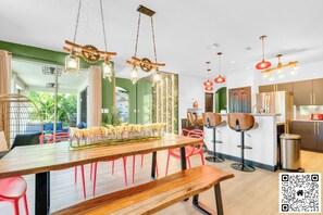 Dining - Avatar Lakefront Villa - Heated Pool & Cinema in Miami (Miami)