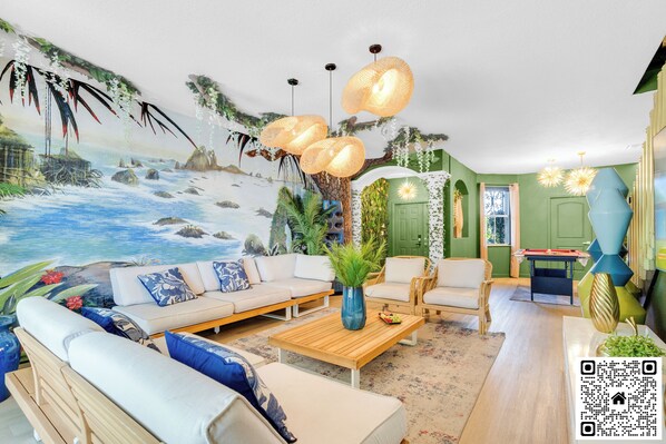 52-inch Smart TV with satellite channels -  Lakefront Luxury Villa – 4K Cinema, Heated Pool; Spa, Miami. (Miami)