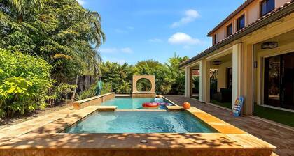 Avatar Lakefront Villa - Heated Pool & Cinema in Miami