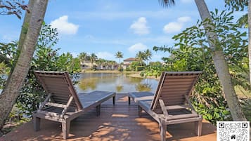 House, Lake View | Lake view