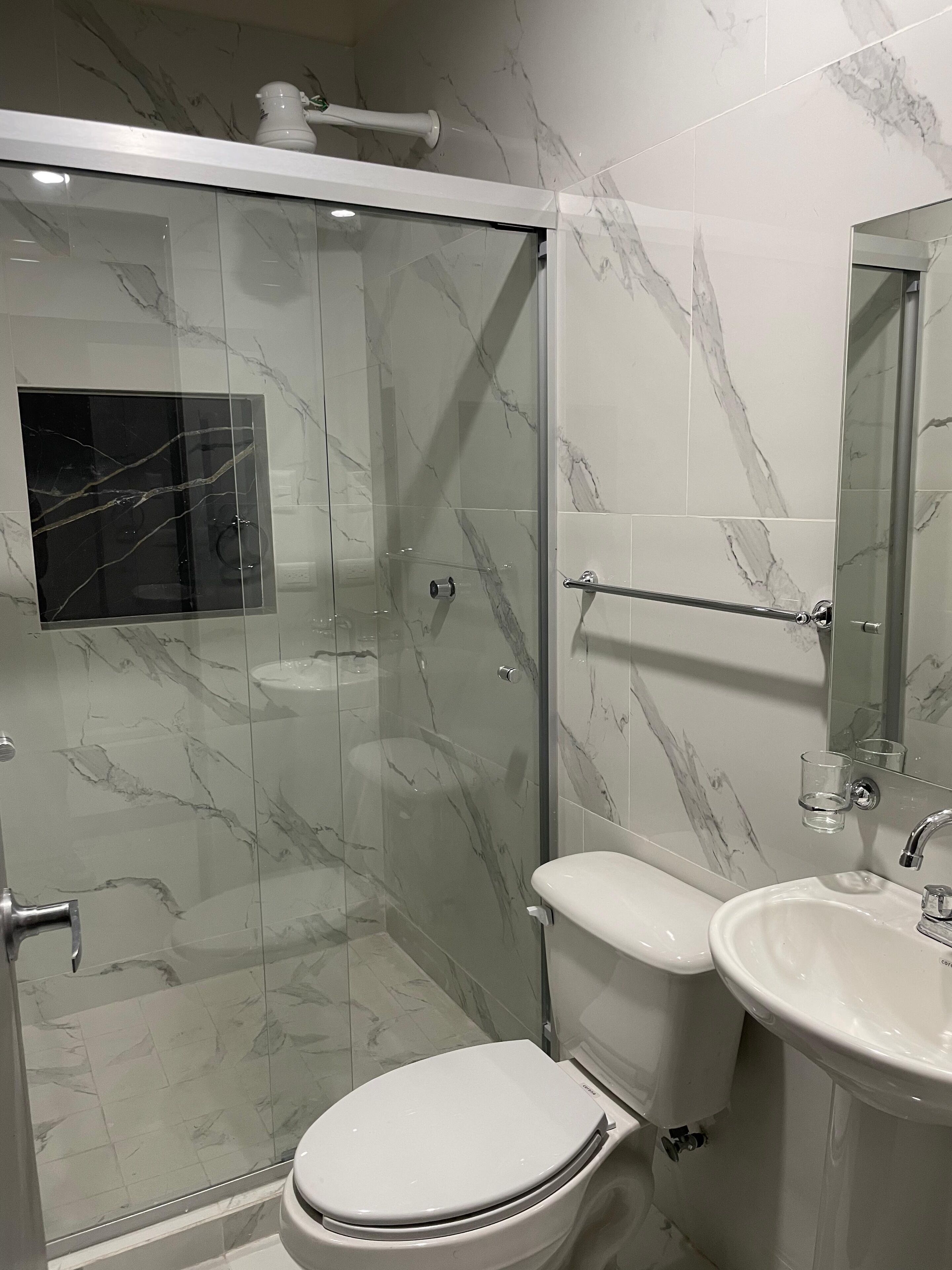 提供毛巾、番梘、廁紙