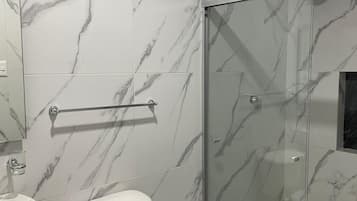 Handtücher, Seife, Toilettenpapier