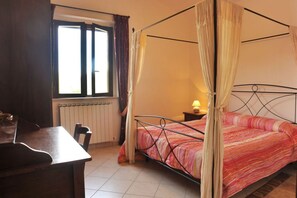 11 Schlafzimmer, Bügeleisen/Bügelbrett, Bettwäsche