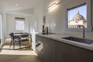 Kühlschrank, Ofen, Herdplatte, Geschirrspüler