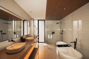 Family Villa | Bathroom | Separate tub and shower, hair dryer, bathrobes, slippers - Kinama Villa (Jimbaran)